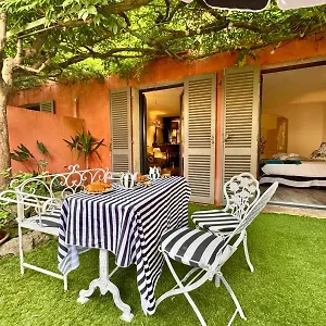 Couette-café Romana, Saint-Tropez